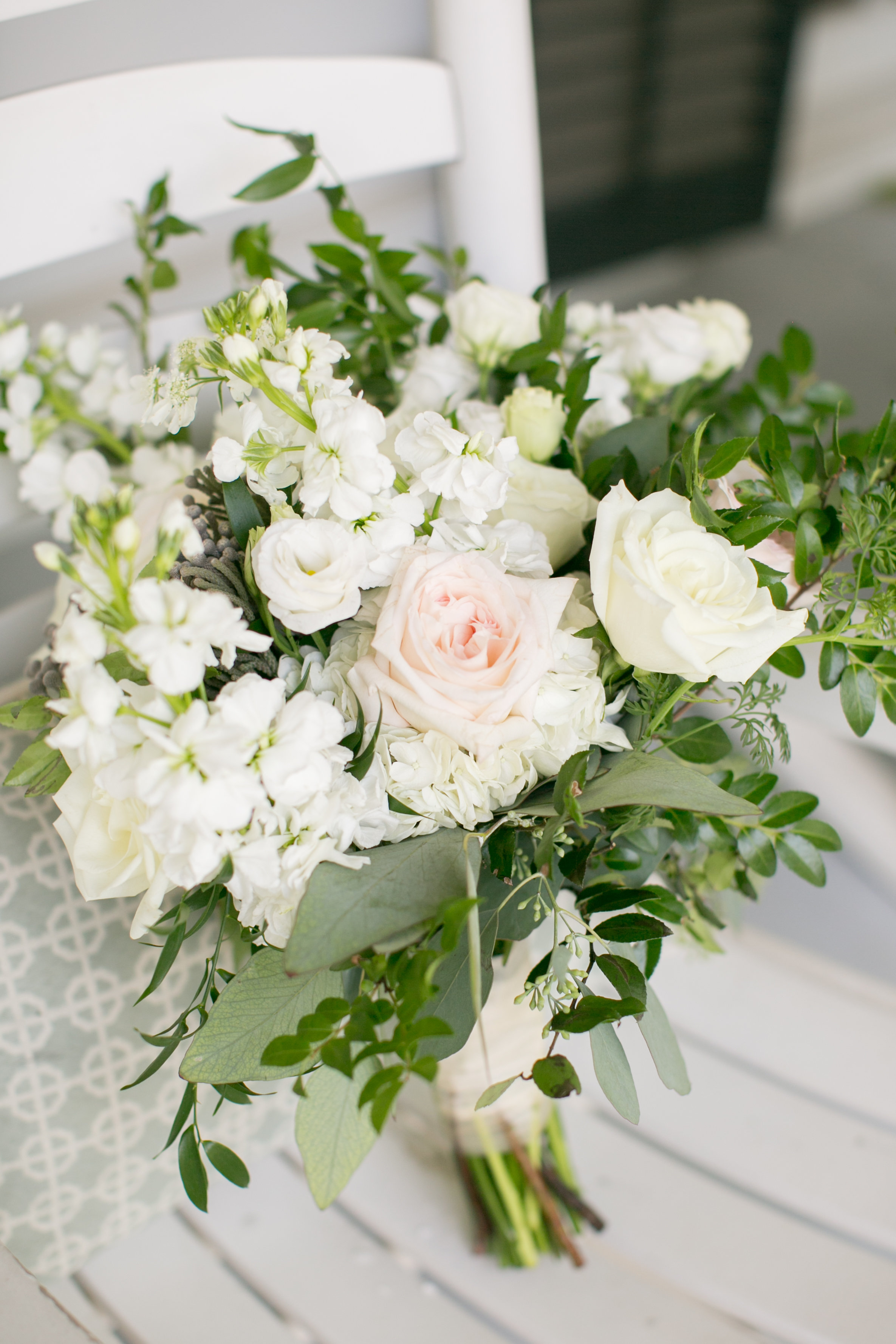 Southern flowers for classic Mississippi wedding at Plein Air